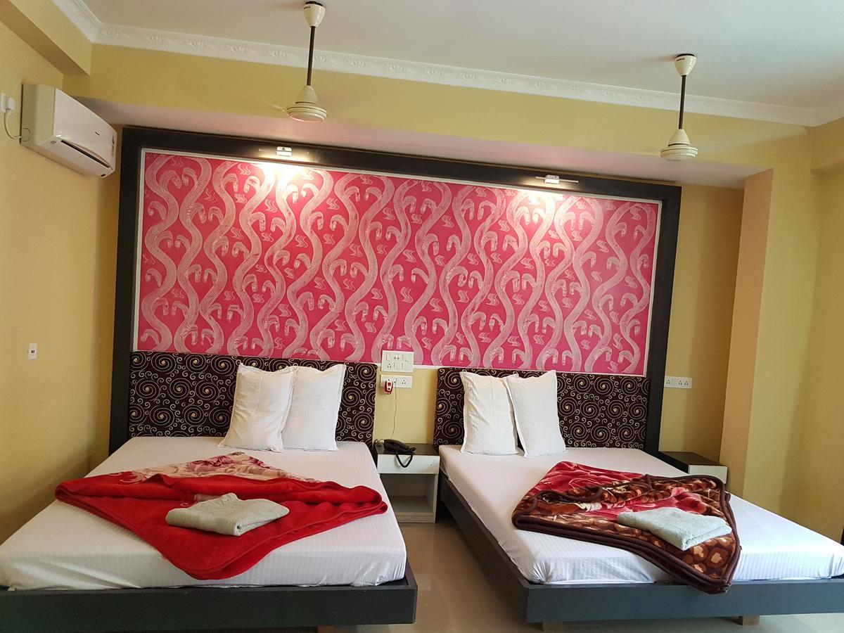 Swagatam International Hotel Tarapith Ngoại thất bức ảnh